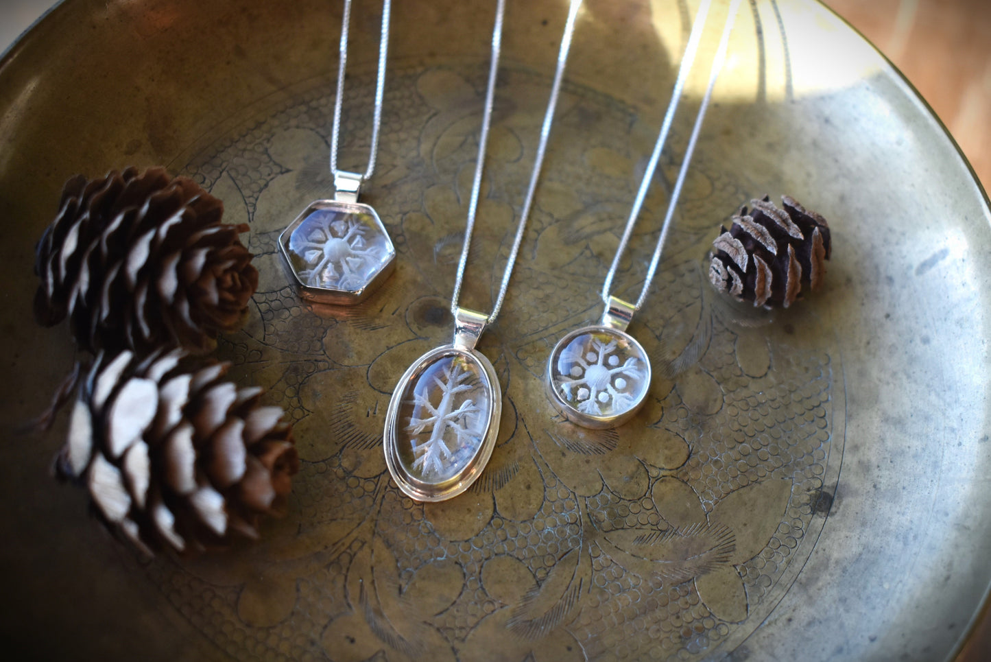 Quartz Snowflake Reverse Intaglio Necklace - Oval