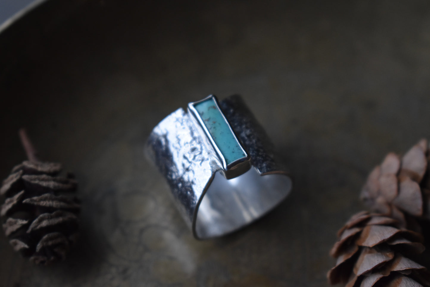 Elongated Turquoise Reticulated Band Ring - size 8