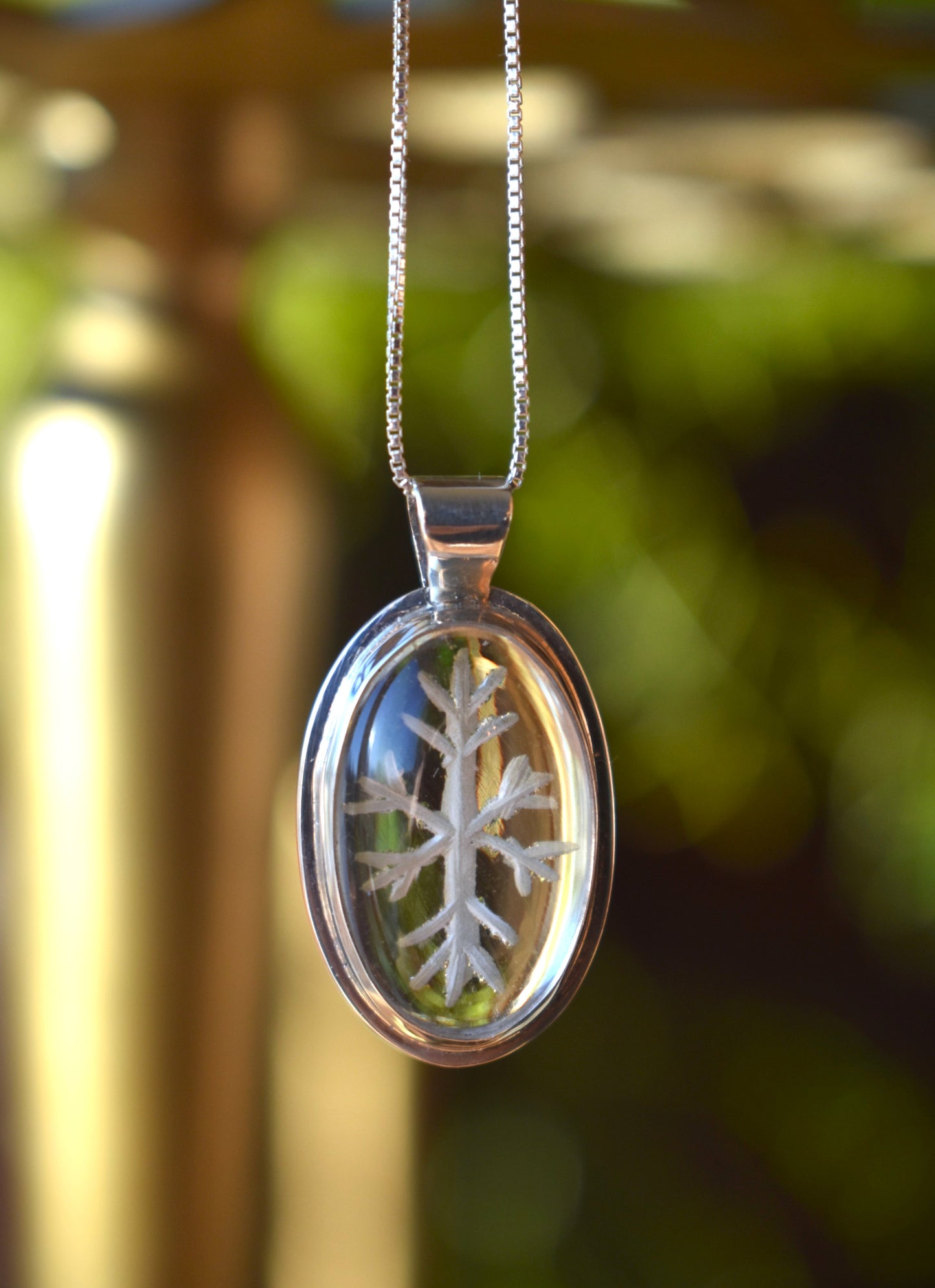 Quartz Snowflake Reverse Intaglio Necklace - Oval