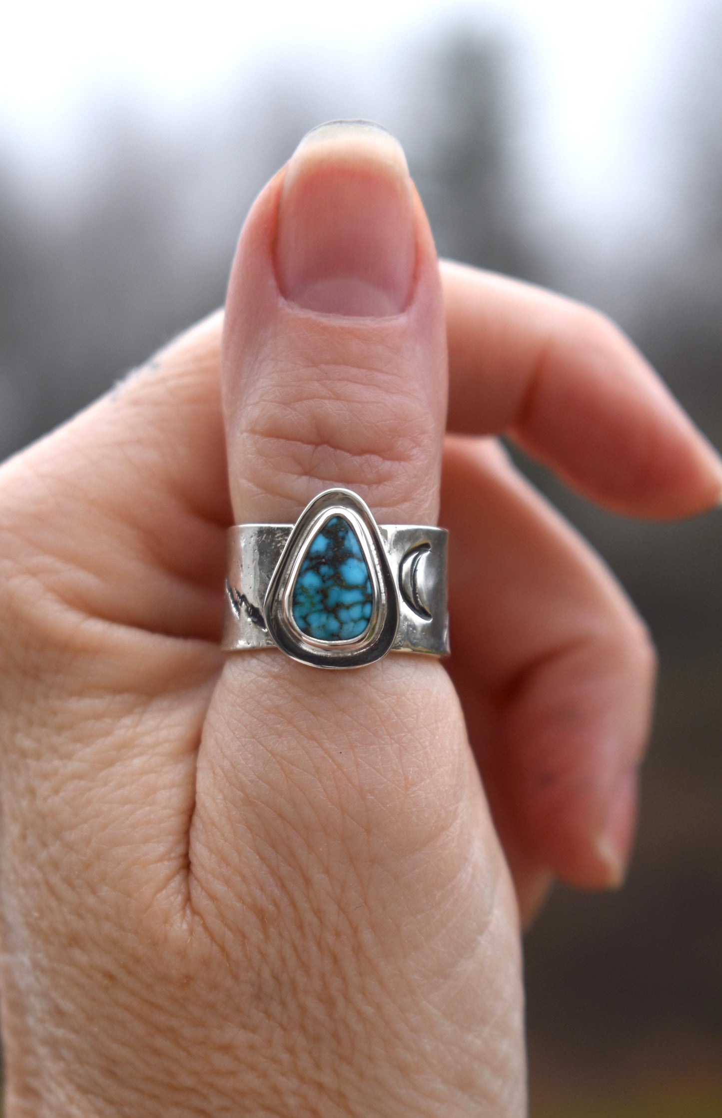 Moonrise Ridge - Kingman Turquoise Wide Band Ring - size 7