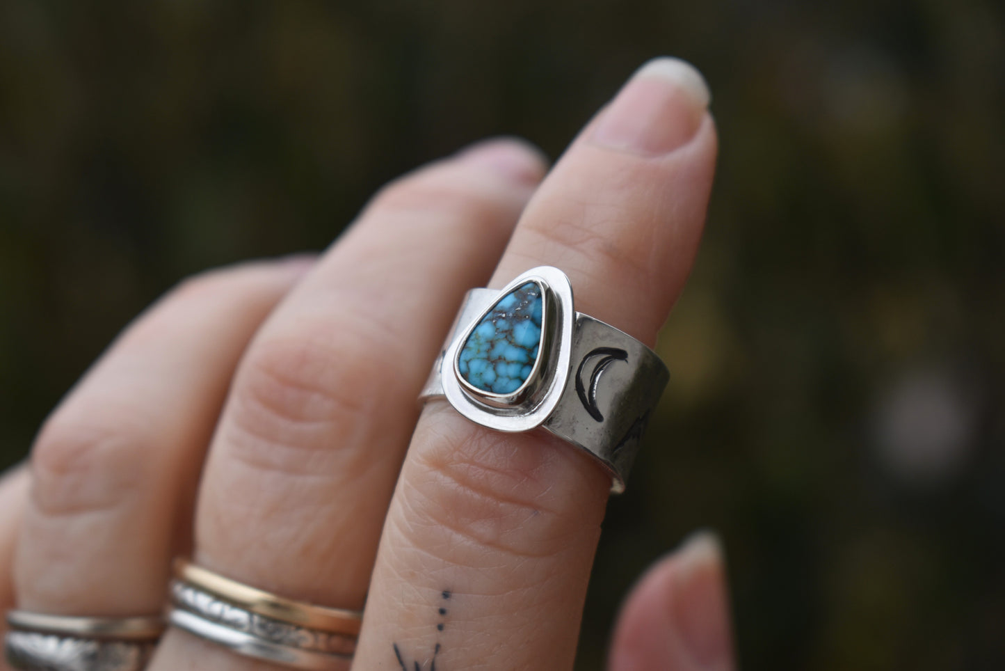 Moonrise Ridge - Kingman Turquoise Wide Band Ring - size 7