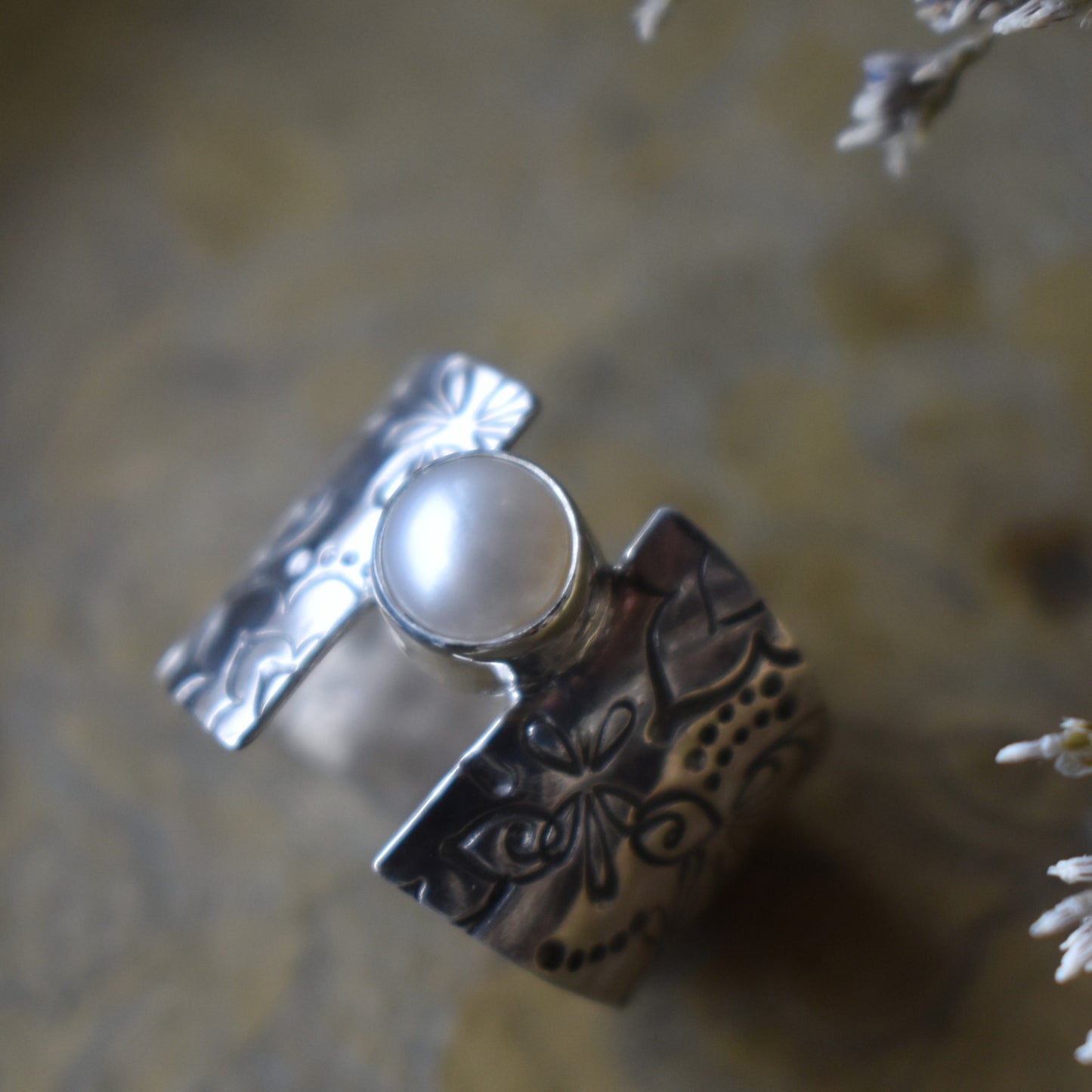 Freshwater Pearl Stamped Wide Band Ring - size 9.5
