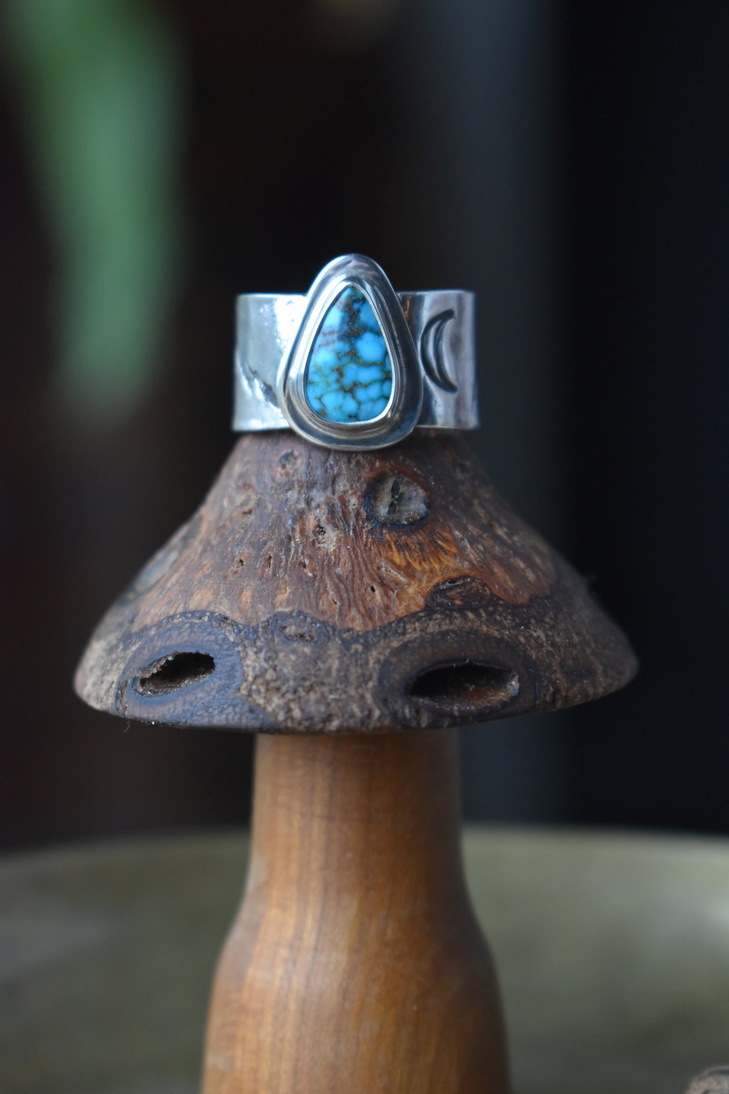 Moonrise Ridge - Kingman Turquoise Wide Band Ring - size 7