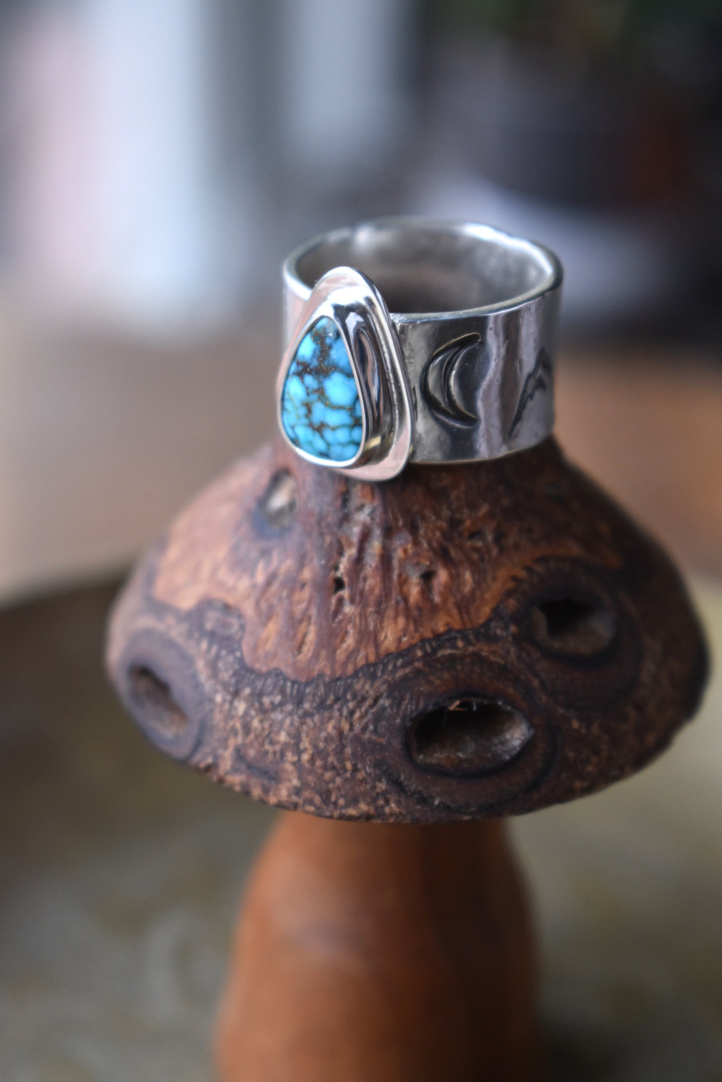 Moonrise Ridge - Kingman Turquoise Wide Band Ring - size 7