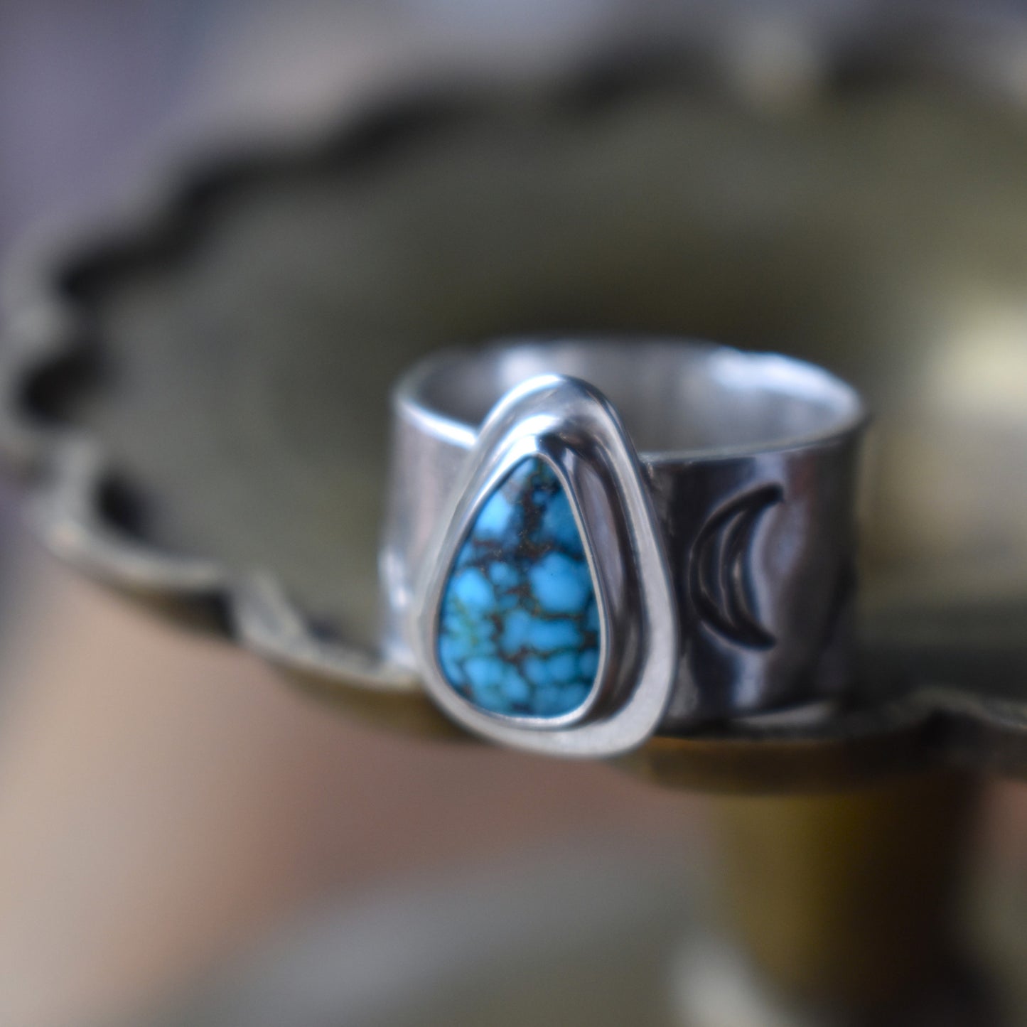 Moonrise Ridge - Kingman Turquoise Wide Band Ring - size 7