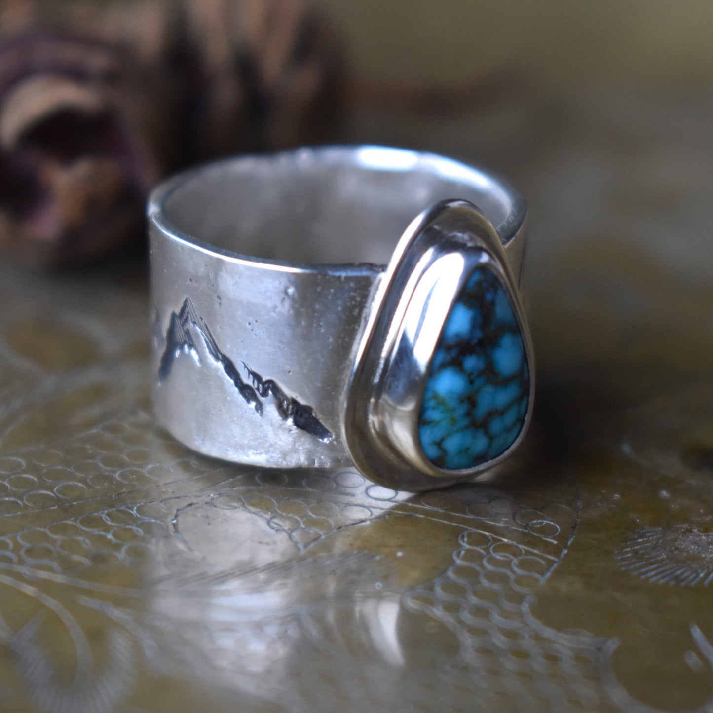 Moonrise Ridge - Kingman Turquoise Wide Band Ring - size 7