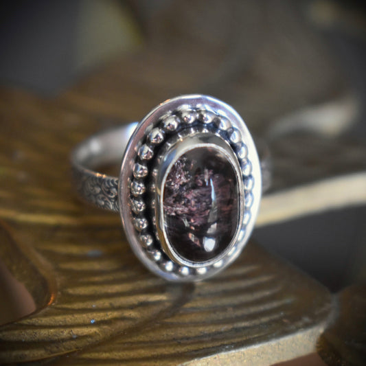 Garden Quartz Ring/Lodolite - Purple tones - size 8